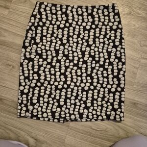 Ann Taylor Stylish Black and White Patterned Women's Skirt 4P